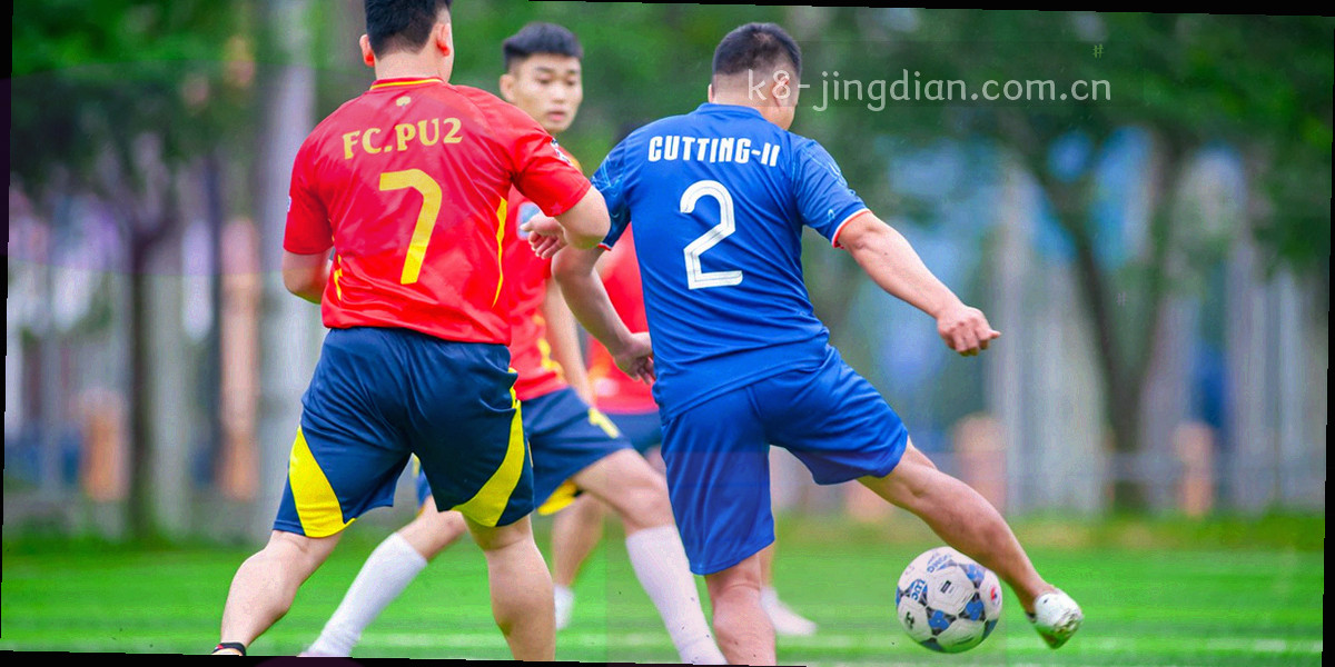 七个编号区块沿一条细索引线横向分布的分类信息图，深墨蓝底配暖金编号